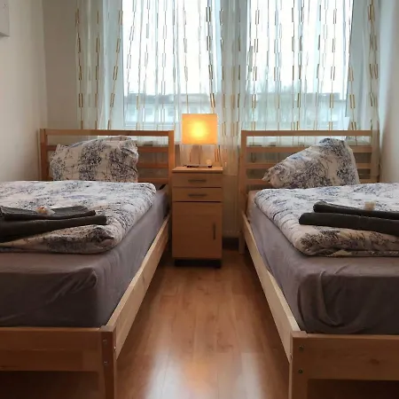 Apartment 3-zimmer Wohnung, Nahe Messe Dusseldorf/essen